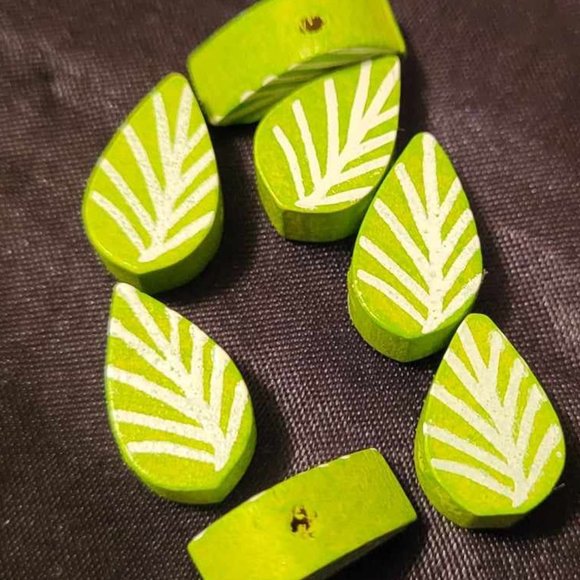 100's of Drilled Wooden Beads Lot Haul Bundle - Picture 3 of 4